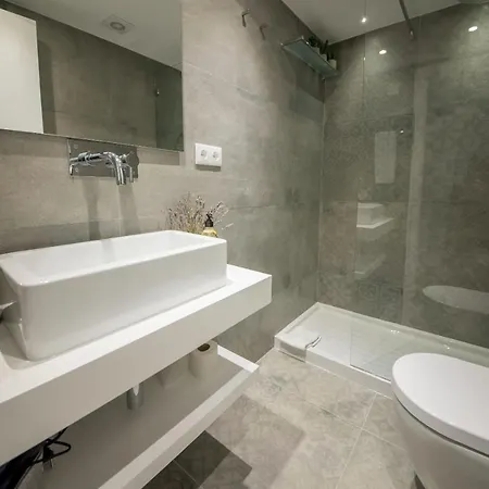 Designer In One Of Lisbon's Trendiest Quarters Lissabon