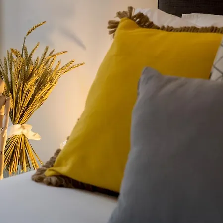 Designer In One Of Lisbon's Trendiest Quarters Apartment *