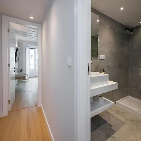 Designer In One Of Lisbon's Trendiest Quarters Lissabon