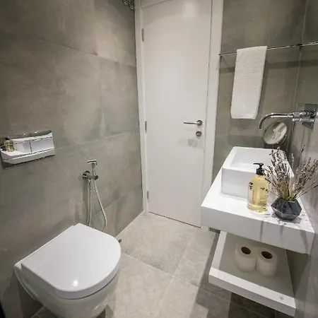 Apartment Designer In One Of Lisbon's Trendiest Quarters *