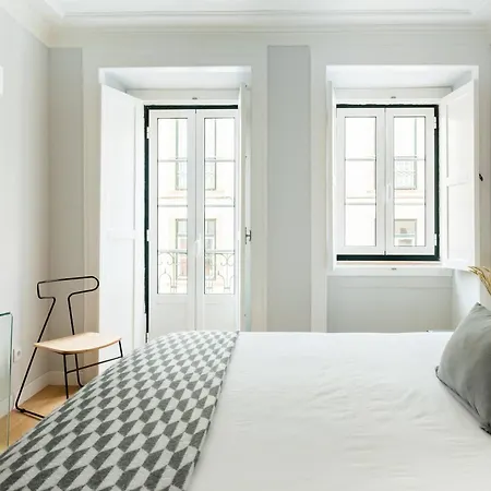 Designer In One Of Lisbon's Trendiest Quarters Apartment *