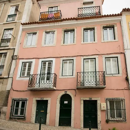 Designer In One Of Lisbon's Trendiest Quarters Daire Lisboa