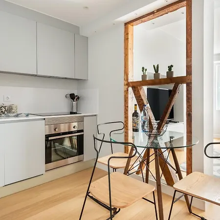 Designer In One Of Lisbon's Trendiest Quarters * Lizbona