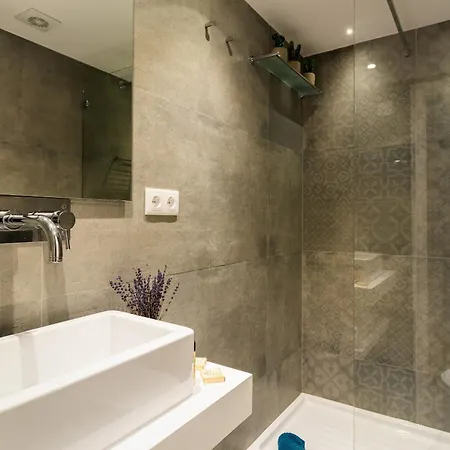 Designer In One Of Lisbon's Trendiest Quarters Lejlighed