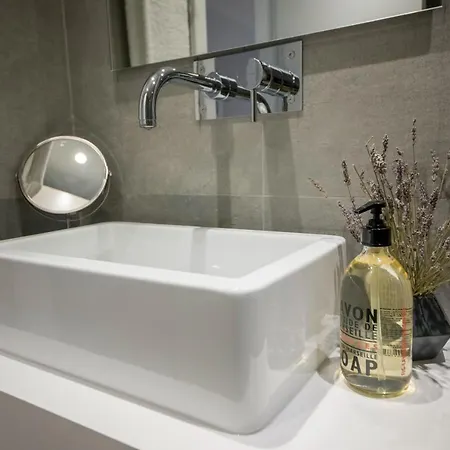Designer In One Of Lisbon's Trendiest Quarters Appartement Lissabon